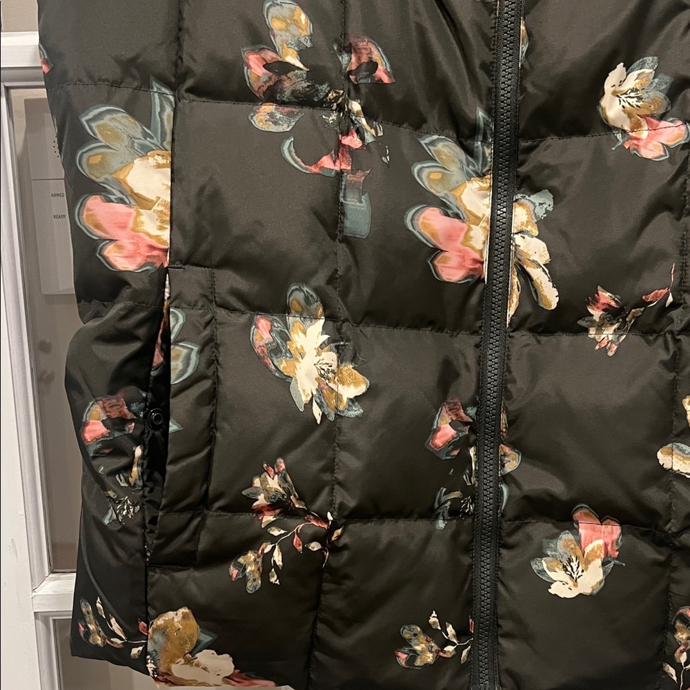 Lands' End Black Floral Puffer Vest  Max 600 - Picture 4 of 15